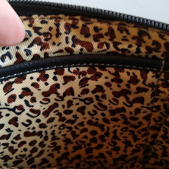 ili Genuine Leather Multi Compartment Crossbody Bag Leopard Interior Black - Picture 5 of 7